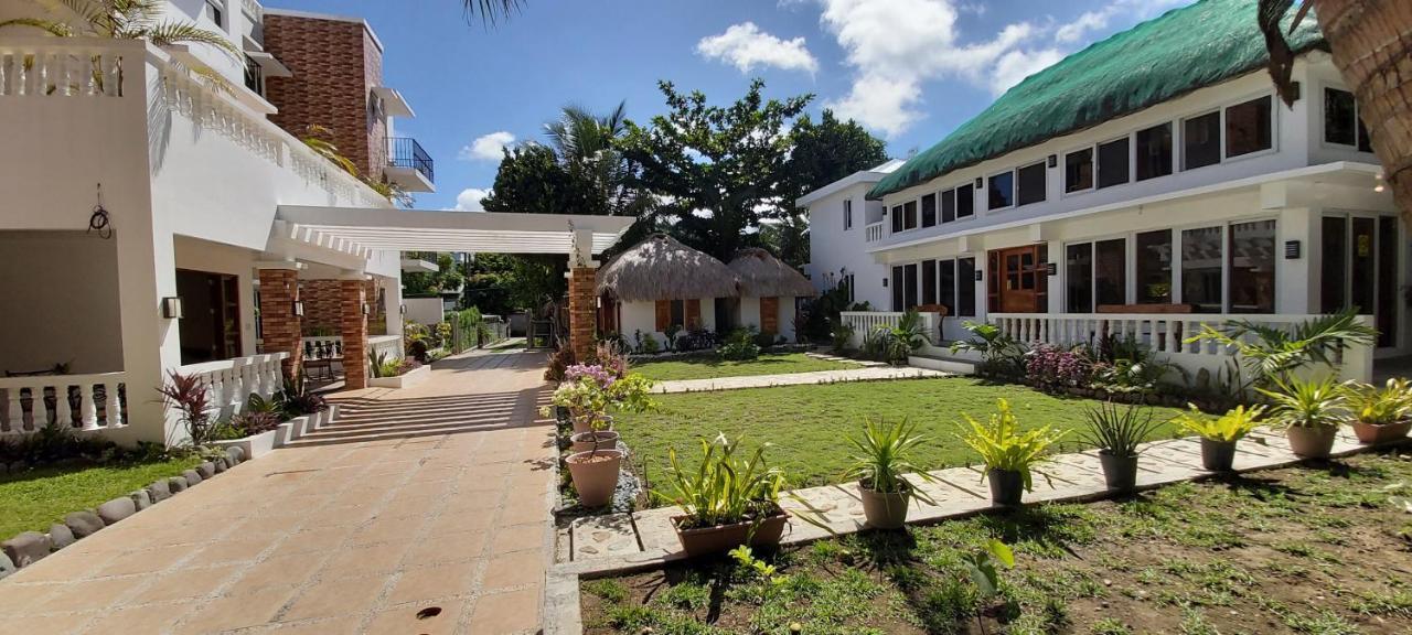 Bernardo'S Lantia Hotel Basco Exterior photo