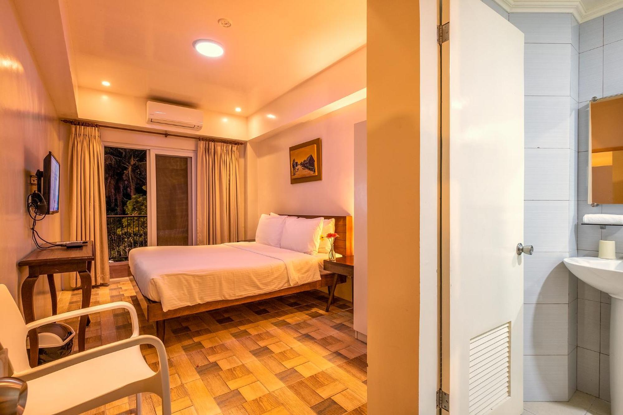 Bernardo'S Lantia Hotel Basco Exterior photo