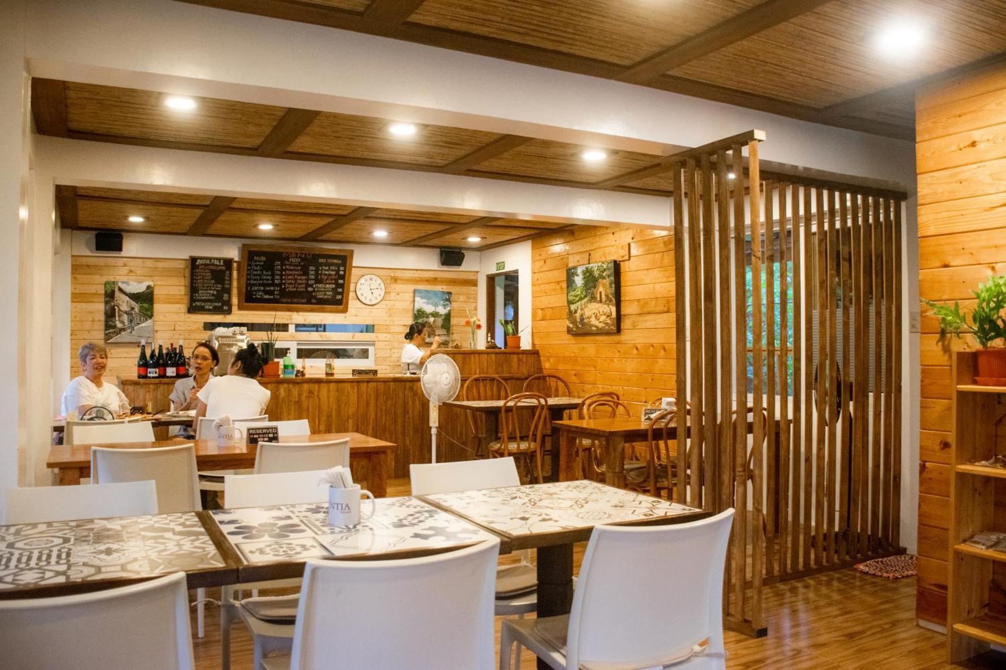 Bernardo'S Lantia Hotel Basco Exterior photo